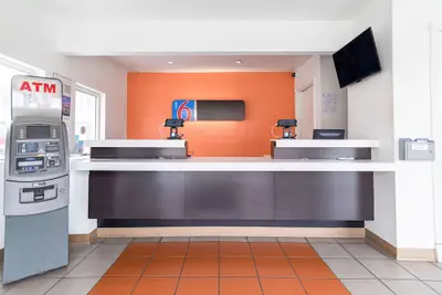 Photo 3 - Motel 6 Long Beach, CA - International City