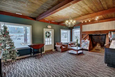 Photo 2 - Colonial Motel And Spa
