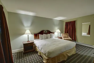 Photo 2 - Colonial Motel