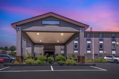 Photo 2 - Red Roof Inn & Suites Clinton, MS
