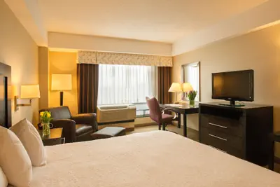 Photo 5 - Hampton Inn & Suites Boston Crosstown Center