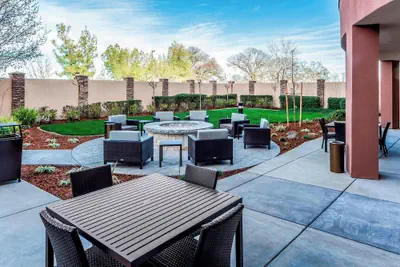 Photo 2 - Courtyard by Marriott Roseville Galleria Mall/Creekside Ridge Drive