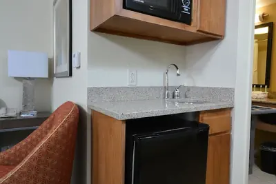 Photo 4 - Holiday Inn Express Hotel & Suites High Point South by IHG