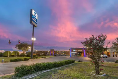 Photo 2 - Best Western Taylor Inn