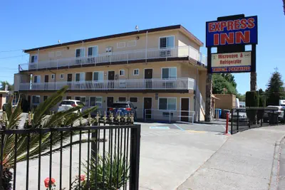 Photo 2 - Express Inn