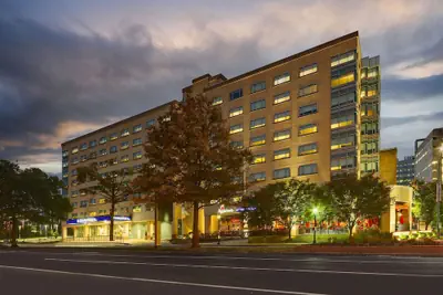 Photo 2 - DoubleTree by Hilton St. Louis Forest Park