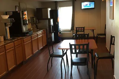 Photo 2 - Super 8 by Wyndham Allentown