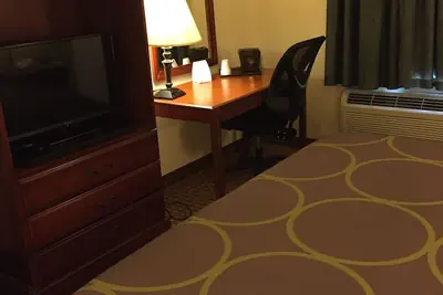 Photo 4 - Super 8 by Wyndham Allentown