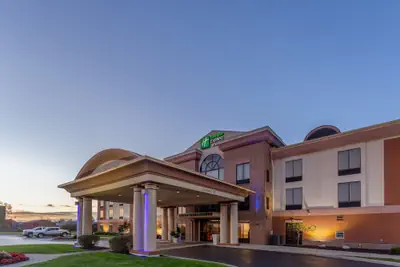 Photo 2 - Holiday Inn Express Hotel & Suites Bowling Green by IHG