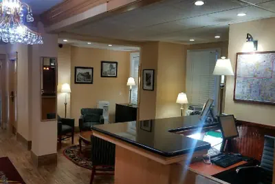 Photo 3 - District Hotel