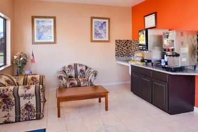 Photo 4 - Americas Best Value Inn Baytown