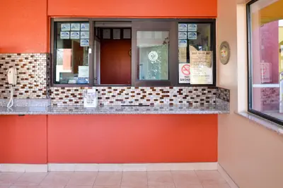 Photo 2 - Americas Best Value Inn Baytown