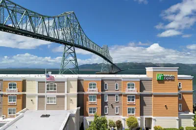 Photo 2 - Holiday Inn Express & Suites Astoria by IHG