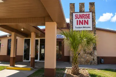 Photo 2 - Sunrise Inn