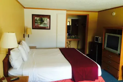 Photo 4 - Sunrise Inn