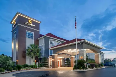 Photo 2 - La Quinta Inn & Suites by Wyndham Prattville