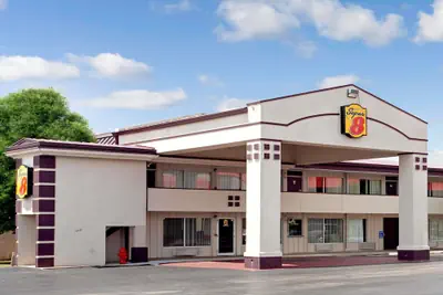 Photo 2 - Super 8 by Wyndham Oklahoma/Frontier City