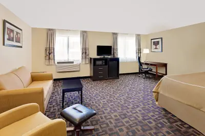 Photo 4 - Super 8 by Wyndham Decorah