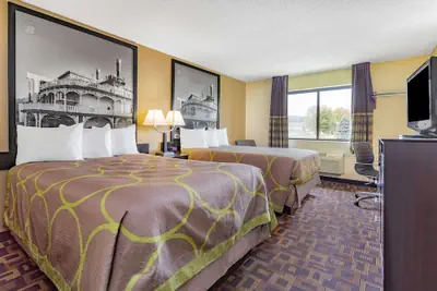 Photo 5 - Super 8 by Wyndham Decorah