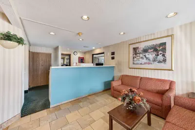 Photo 4 - Rodeway Inn Columbus West