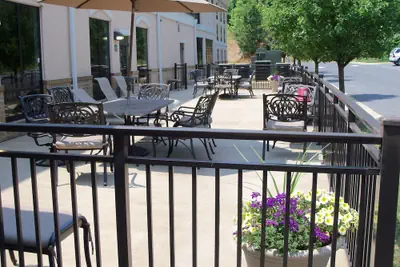 Photo 2 - Holiday Inn Express Hotel & Suites Winchester by IHG