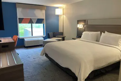 Photo 2 - Holiday Inn Express Hotel & Suites Winchester by IHG