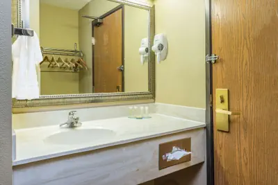 Photo 3 - Super 8 by Wyndham Troy IL/St. Louis Area