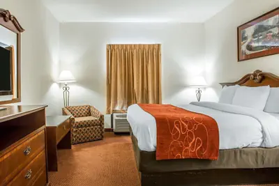 Photo 5 - Comfort Suites Jefferson City