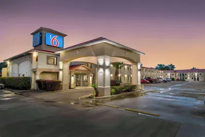 Photo 2 - Motel 6 Sulphur, LA