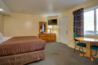 Photo 5 - Classic Inn