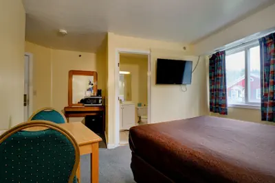Photo 4 - Classic Inn