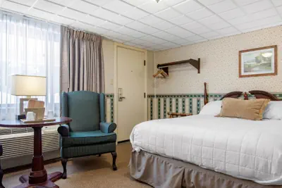 Photo 4 - Coachman Inn