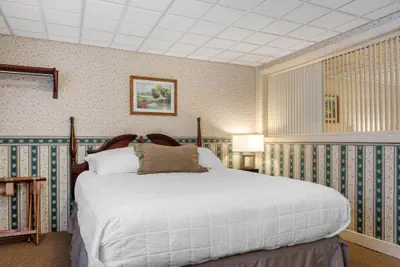 Photo 5 - Coachman Inn
