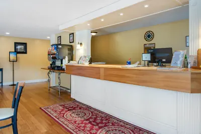 Photo 3 - Coachman Inn
