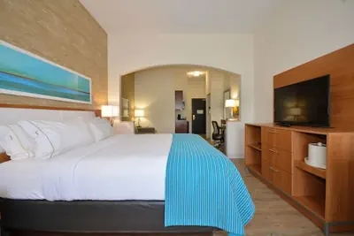 Photo 5 - Holiday Inn Express & Suites Farmington by IHG