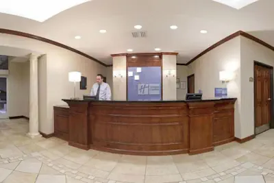 Photo 3 - Holiday Inn Express & Suites Farmington by IHG