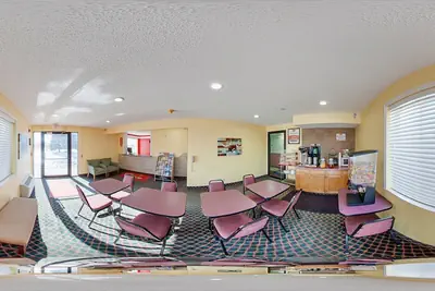Photo 5 - Econo Lodge Lincoln