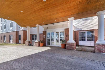 Photo 2 - Comfort Inn & Suites Dover-Portsmouth