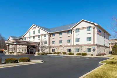 Photo 2 - Comfort Suites Stevensville - St. Joseph