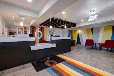 Photo 2 - Motel 6 Buttonwillow, CA Central
