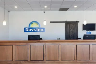 Photo 3 - Days Inn & Suites by Wyndham Lancaster Amish Country