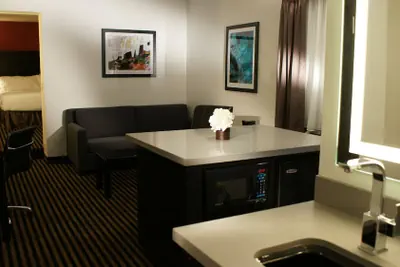 Photo 4 - Holiday Inn Express Hotel & Suites Hollywood Walk of Fame by IHG