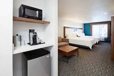 Photo 2 - Holiday Inn Express Hotel & Suites Hollywood Walk of Fame by IHG