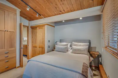 Photo 4 - Laurelwood Condominiums