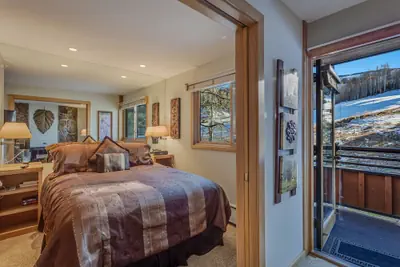 Photo 5 - Laurelwood Condominiums