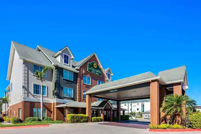 Photo 2 - La Quinta Inn & Suites by Wyndham Pharr North McAllen