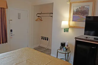 Photo 3 - Redondo Inn and Suites