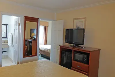 Photo 2 - Redondo Inn and Suites