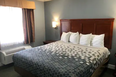 Photo 4 - Redondo Inn and Suites