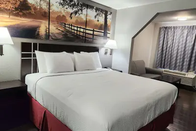 Photo 2 - Days Inn by Wyndham Sulphur LA